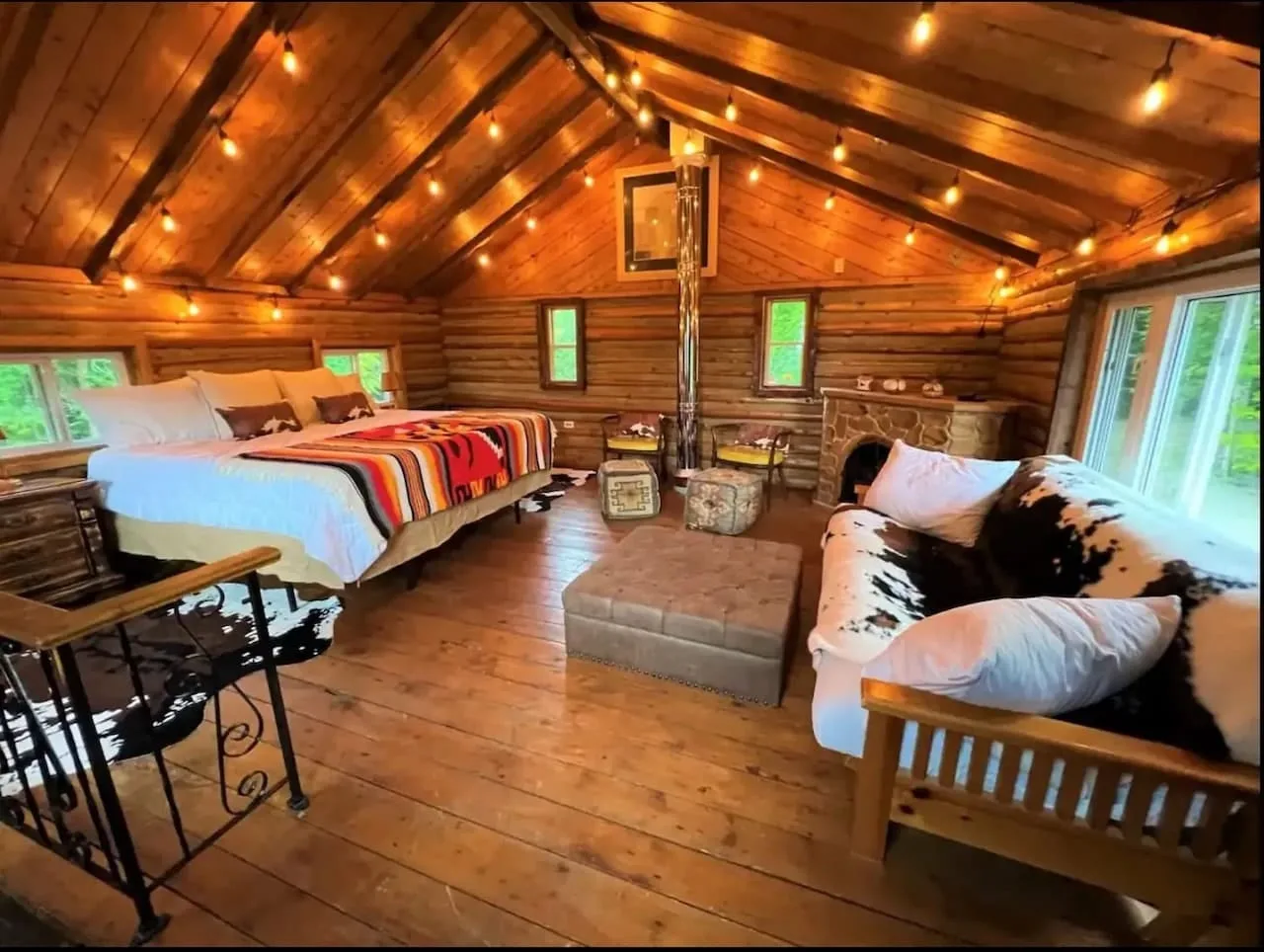 airbnb-ideas-for-more-bookings_cabin-lighting