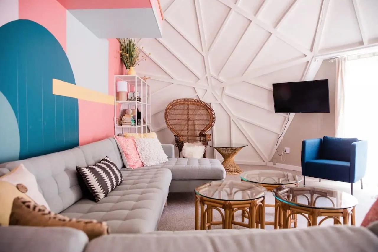 airbnb-ideas-for-more-bookings_unique-decor-statement-wall