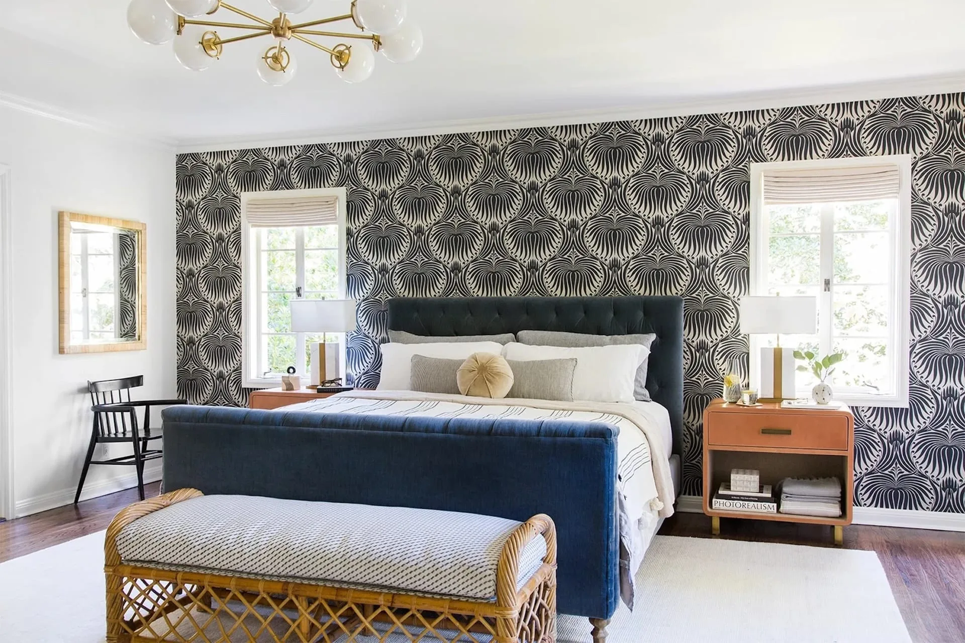 accent-wall-dos-donts_bold-wallpaper