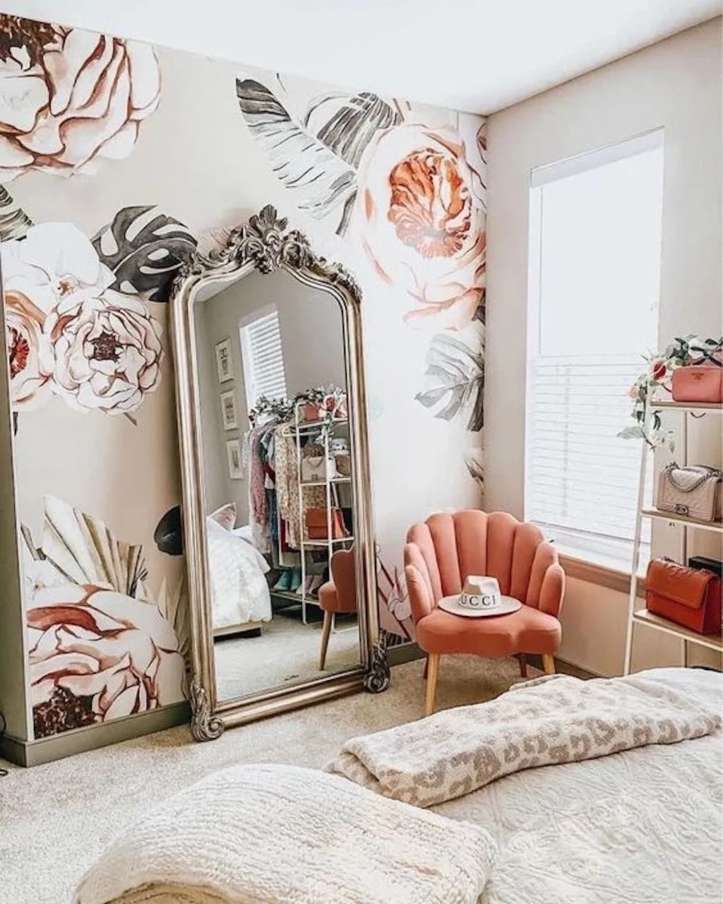 accent-wall-dos-donts_floral-wallpaper-color-matching