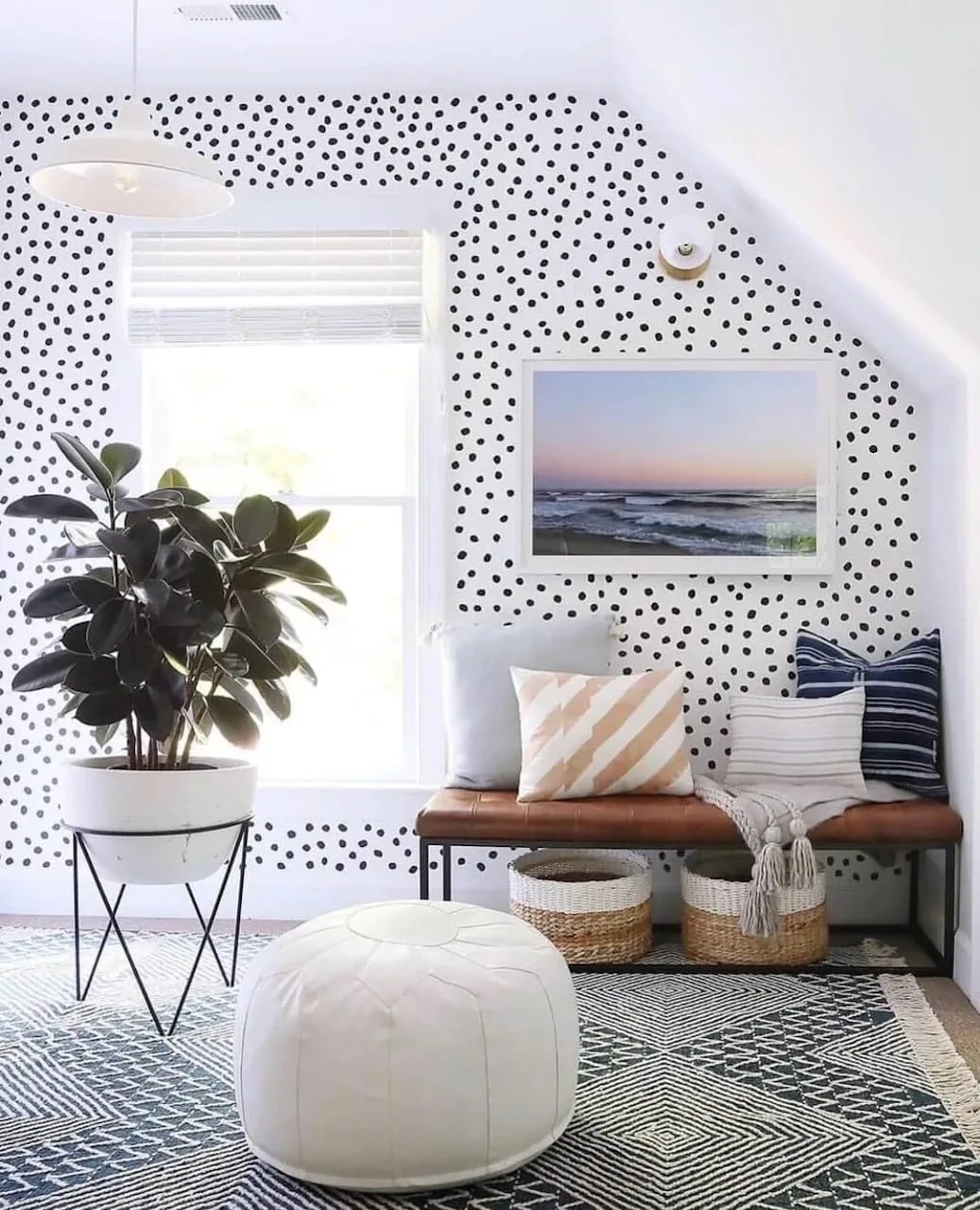 accent-wall-dos-donts_polka-dot-wallpaper