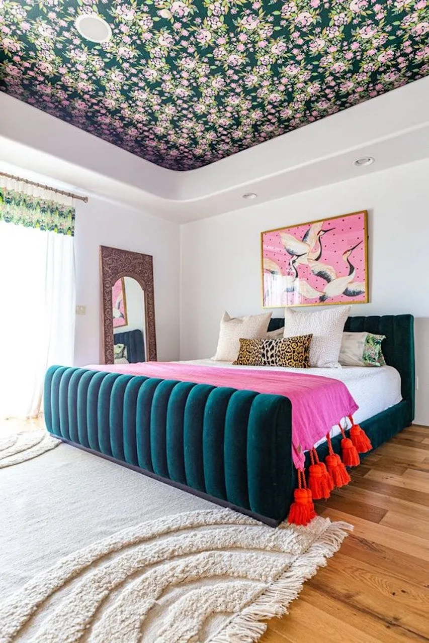 accent-wall-dos-donts_wallpaper-ceiling