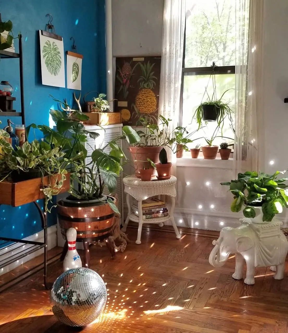 home-meditation-room-corner_disco-ball-personality