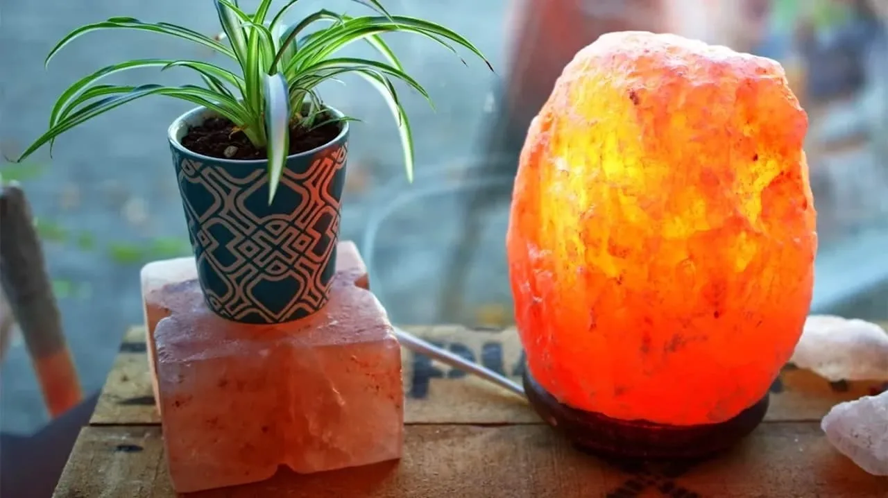 home meditation room corner himalayan salt lamp