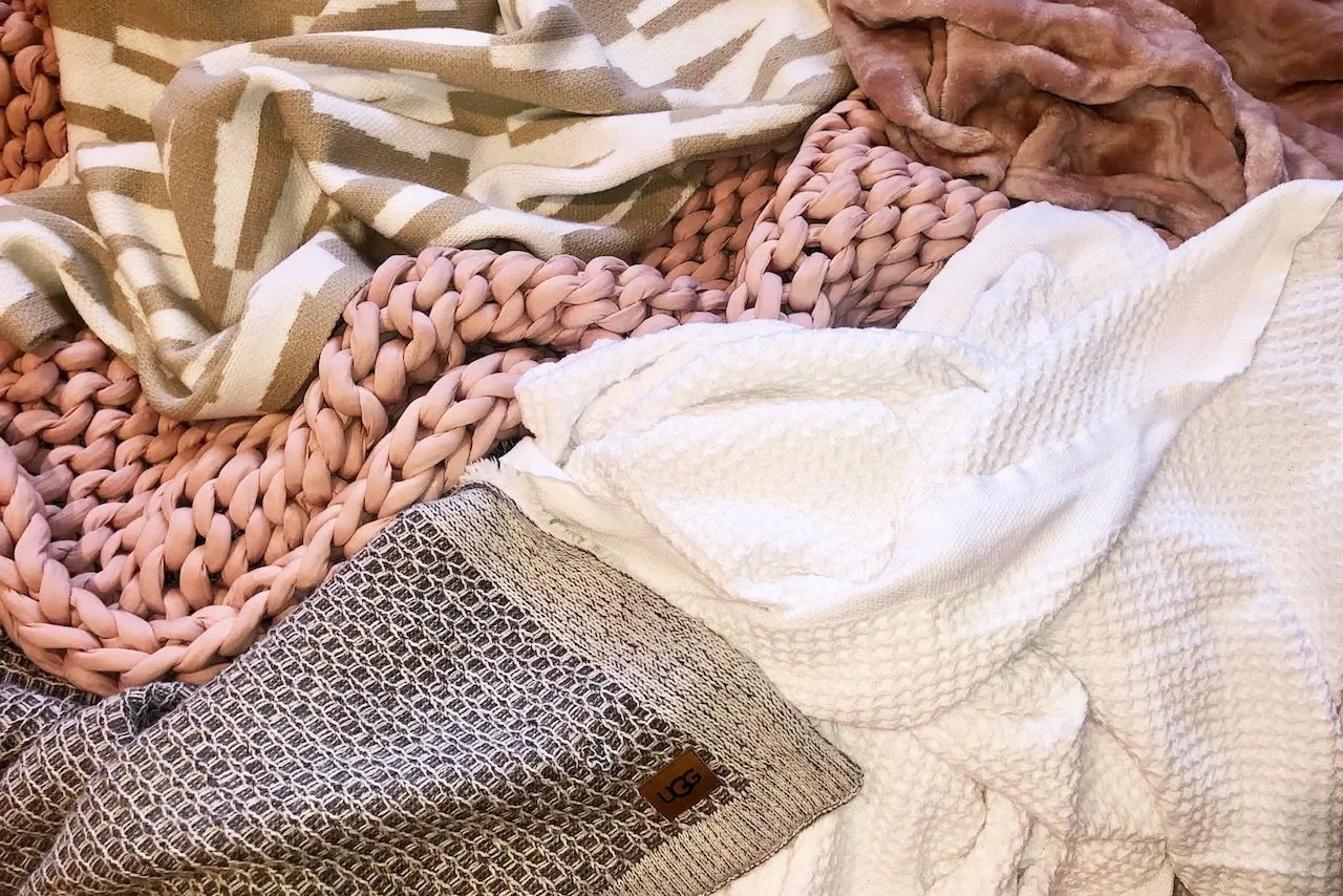 Everything You Need For A Cozy Earthy Bedroom Retreat: 15+ Ideas & Products 8 cozy earthy bedroom best blankets
