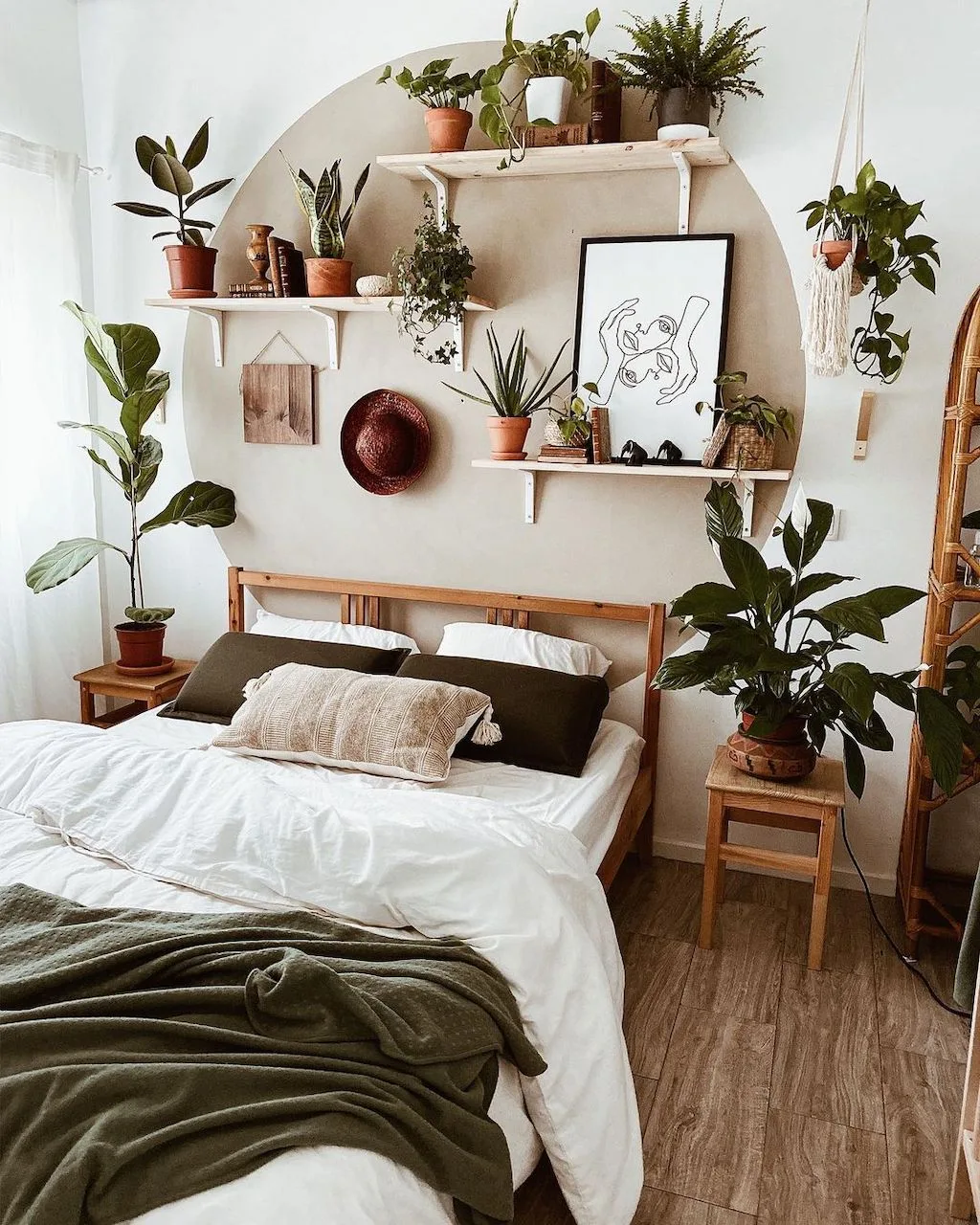 Everything You Need For A Cozy Earthy Bedroom Retreat: 15+ Ideas & Products 5 cozy-earthy-bedroom_best-houseplants