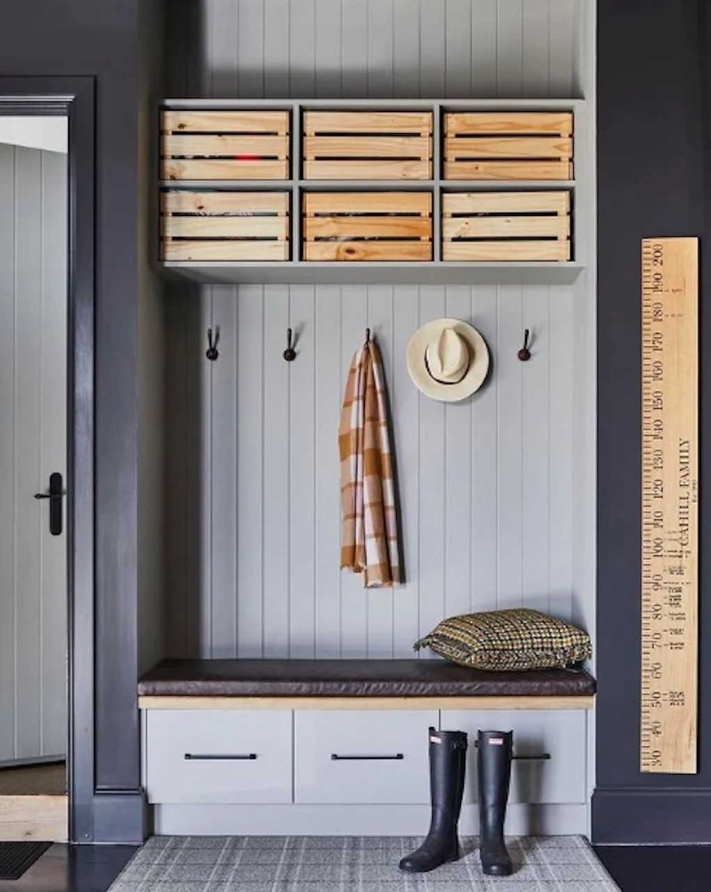 Aesthetic Drop Zone Ideas For Every Area Of Your Home: Organizing Your Life 2 drop-zone-ideas-command-center_modern-mudroom