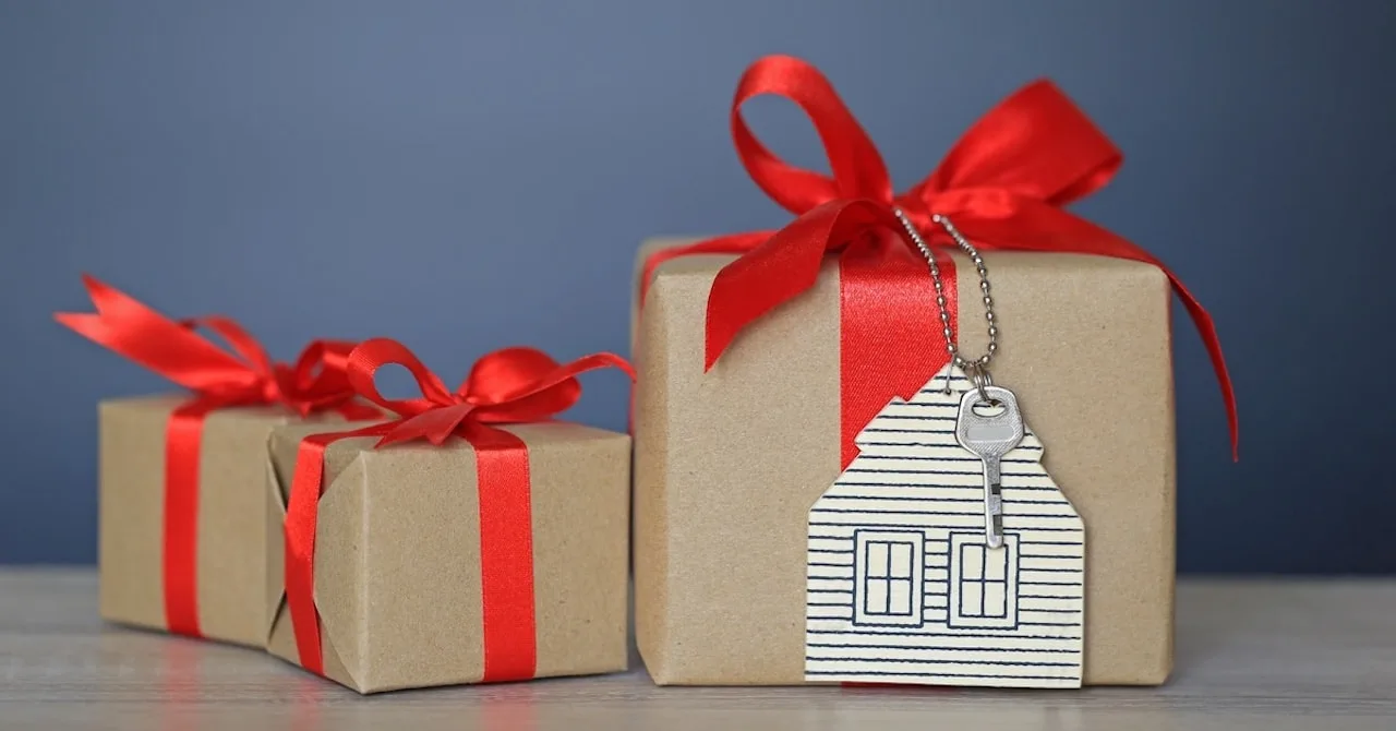 thoughtful-housewarming-gift-ideas_gifts-homeowners-will-love