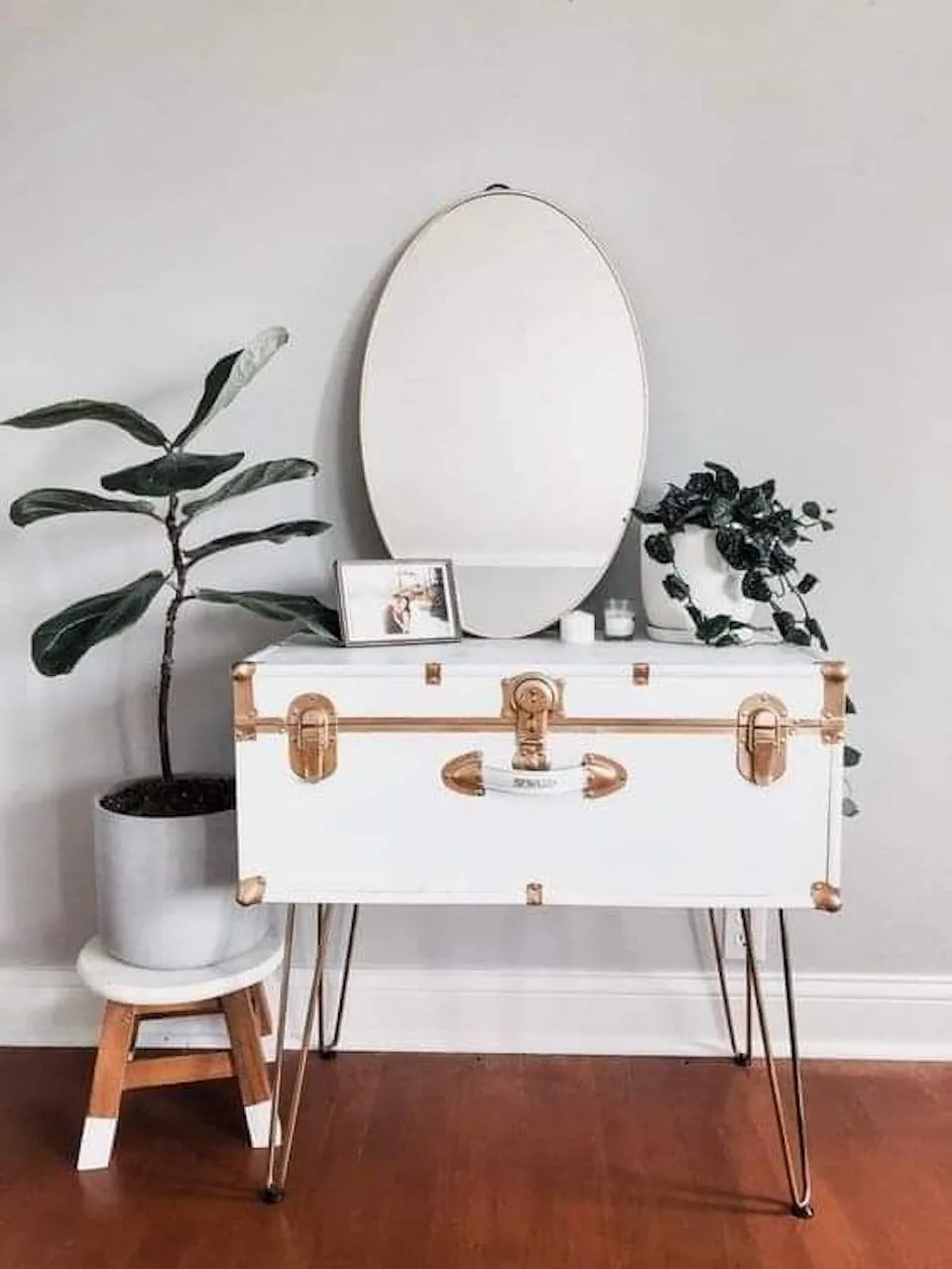 Modern Home Makeover: 15+ Aesthetic Recycling Projects for Eco-Friendly Decor 9 DIY recycling projects upcycled home decor vintage suitcase table