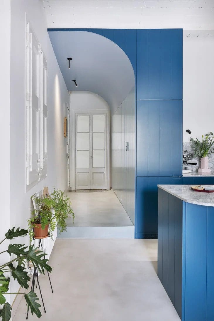 33 Creative Hallway Decor Ideas To Impress Your Visitors and Make a Lasting Impression 12 hallway decor ideas pop of color