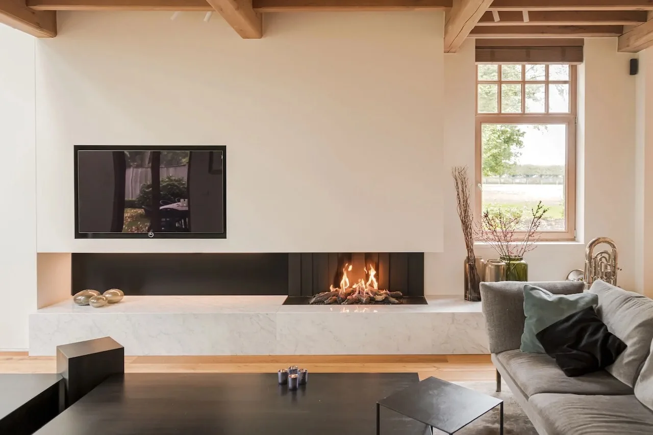 Modern Fireplace Ideas & Inspiration For Your Minimalist Home in 2024 9 modern fireplace ideas for minimalist homes stretched fireplace