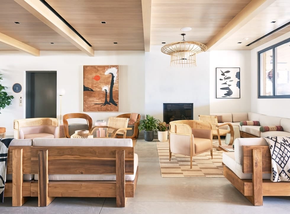 updated-hotel-decor_boutique-lobby-cozy-modern