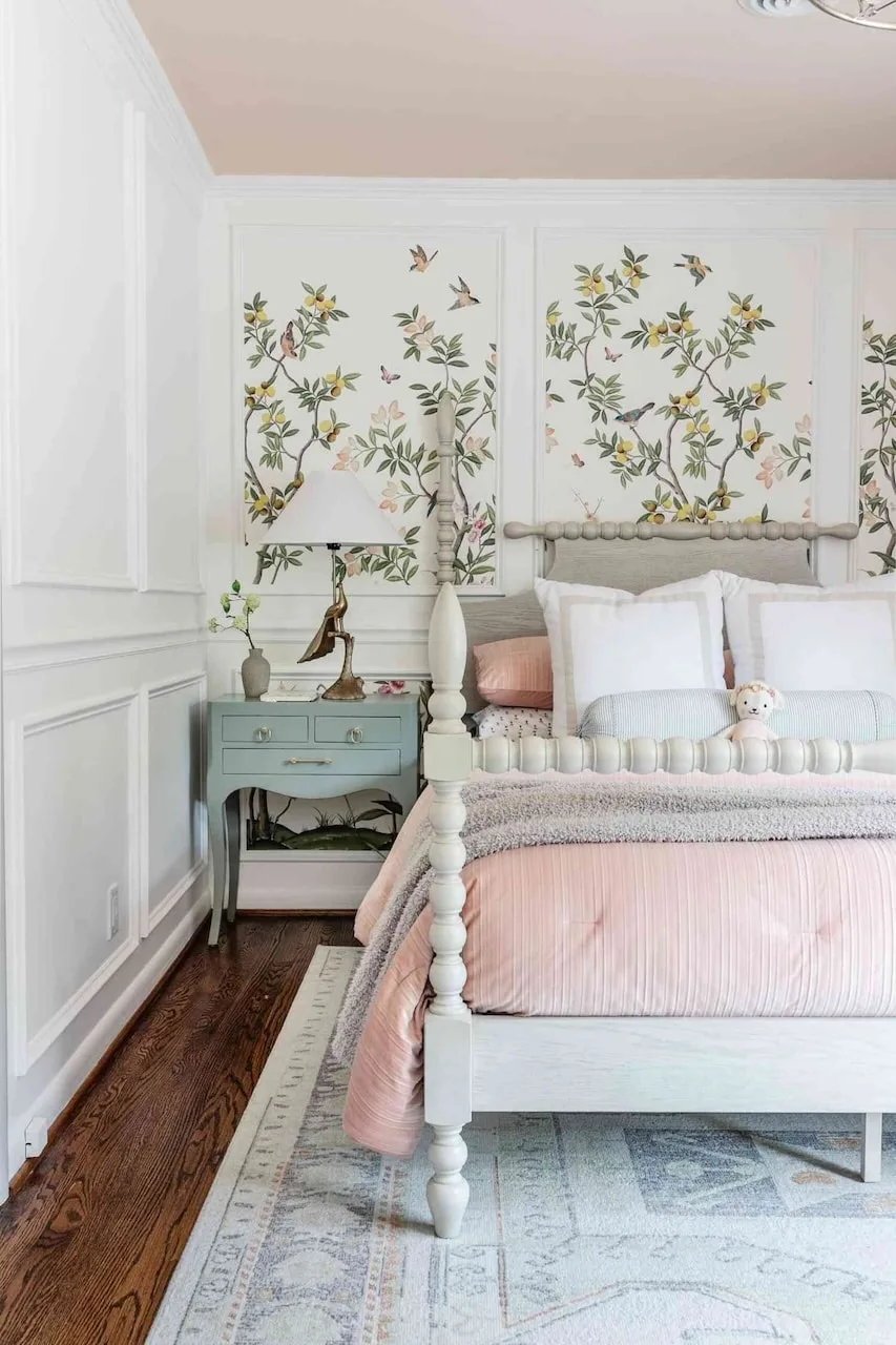 wallpaper accent wall trends dainty flowers bedroom pinks