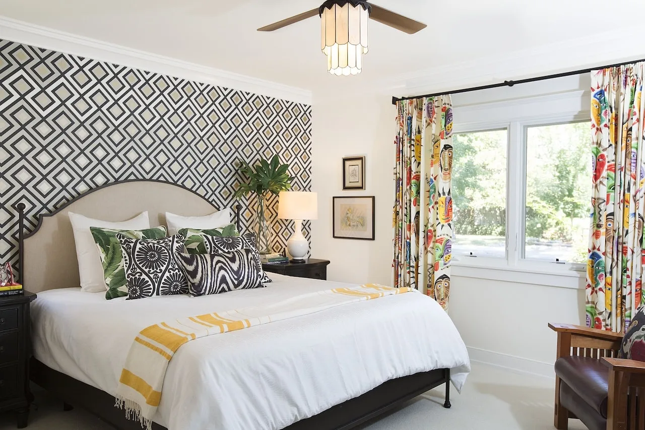 wallpaper accent wall trends geometric bedroom bold pattern
