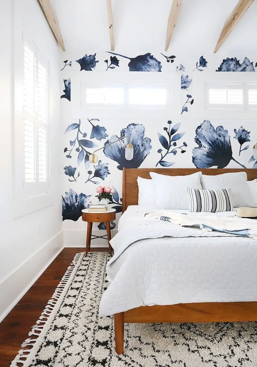 wallpaper accent wall trends navy flowers bedroom