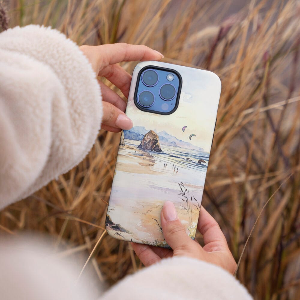 04 - Oregon Coast Phone Case - Female hand.jpg 04 - Oregon Coast Phone Case - Female hand.jpg